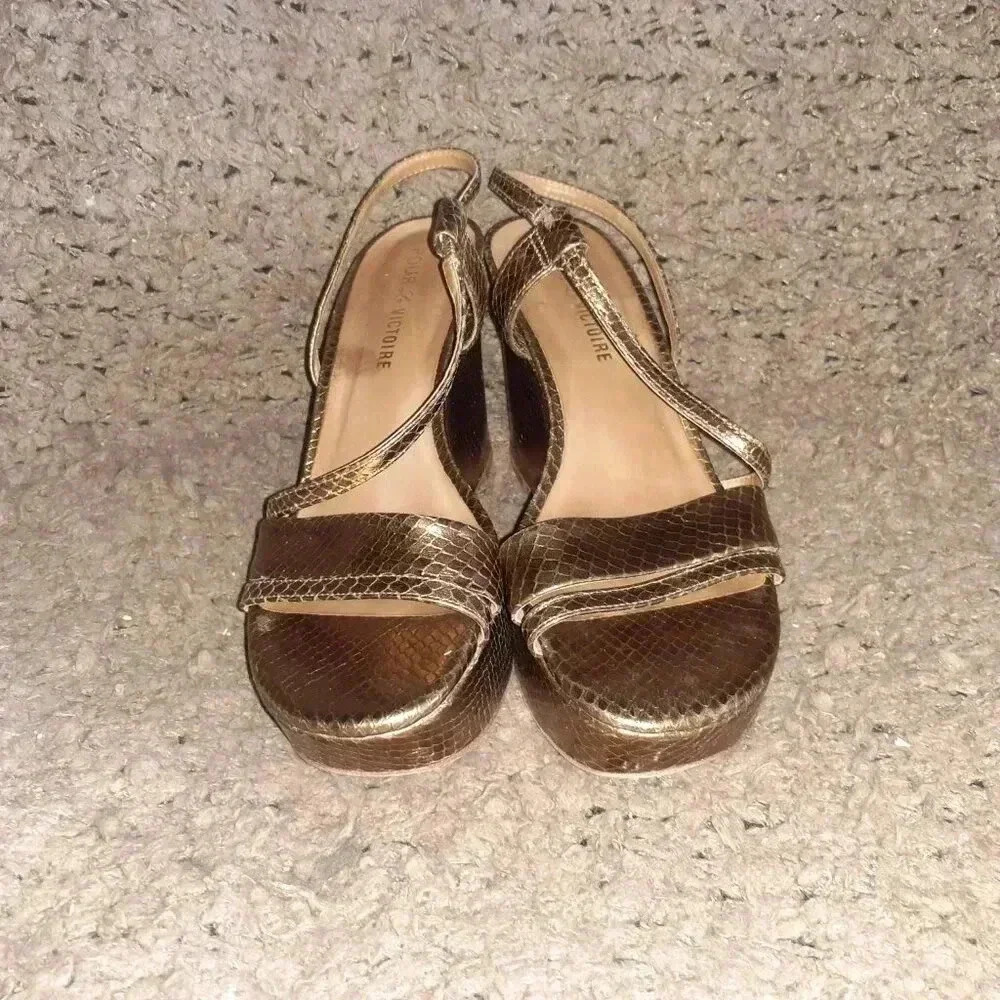 POUR LA VICTOIRE-Bronze Leather Snake Print Platform Wedge Sandal-Sz 9-Excellent - Picture 3 of 7